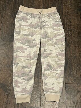 Old Navy Camo Lounge Joggers in Soft Neutral Tones